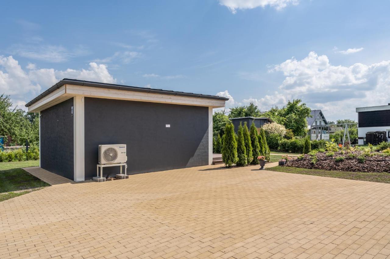Family Garden House With Free Private Parking & Playground Βίλα Ρίγα Εξωτερικό φωτογραφία