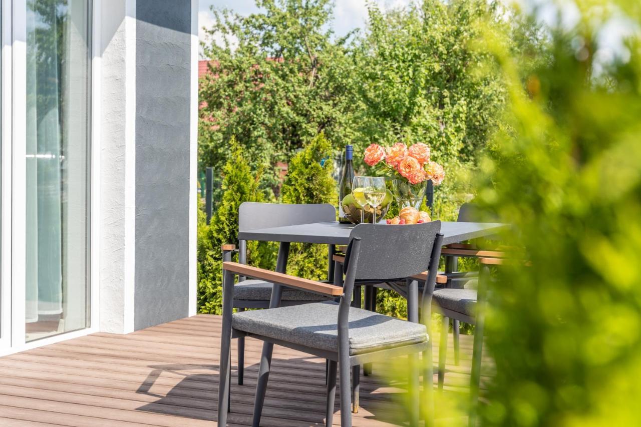 Family Garden House With Free Private Parking & Playground Βίλα Ρίγα Εξωτερικό φωτογραφία